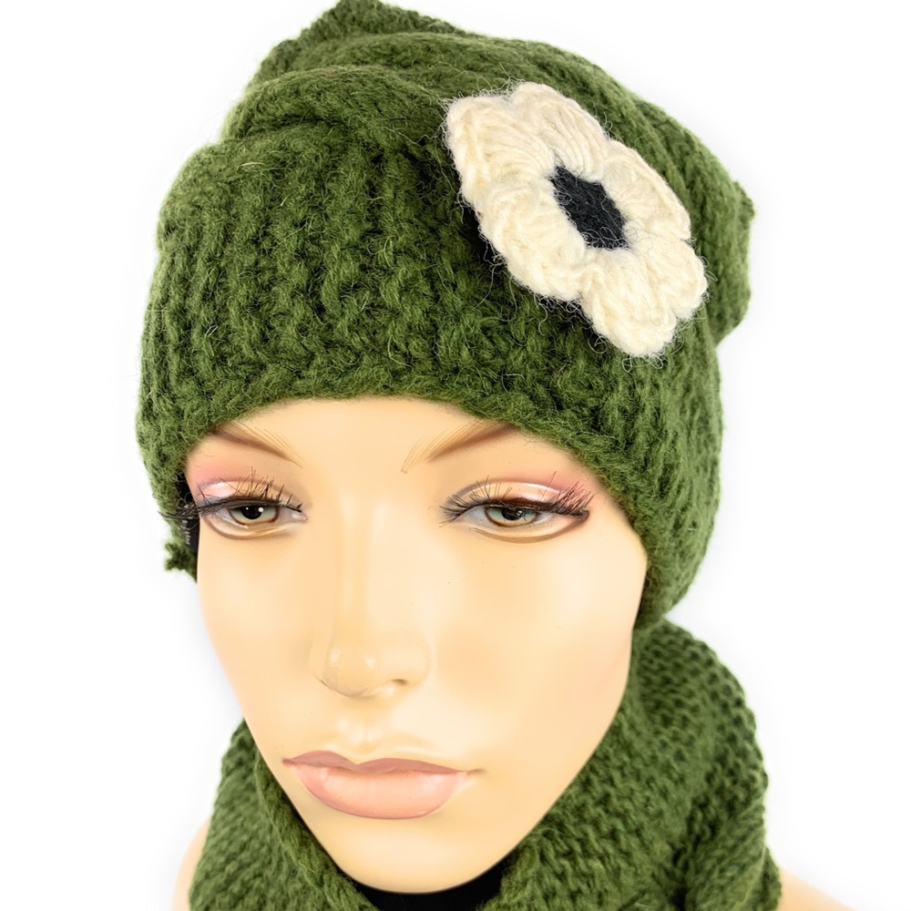 Woolen Beanie And Neck Warmer Set